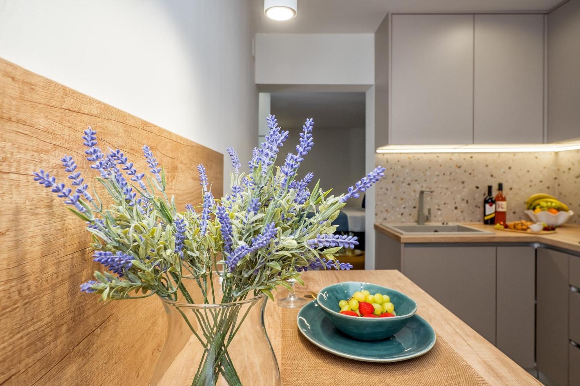 Apartments And Rooms By The Sea Lokva Rogoznica, Omis - 2973 Room photo